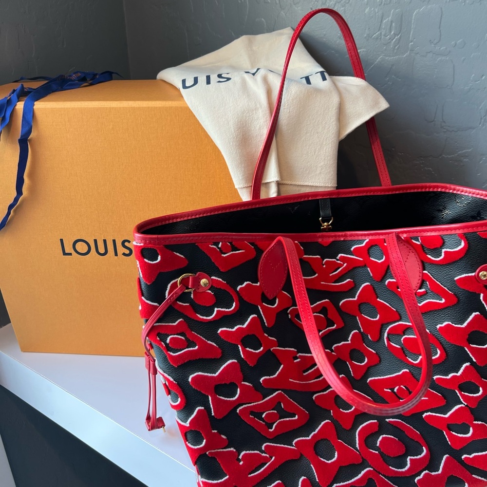 Louis Vuitton Neverfull MM Tote